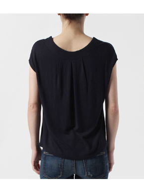 refined jersey top with back detall 詳細画像