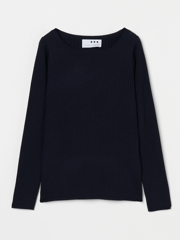 Moist boatneck top