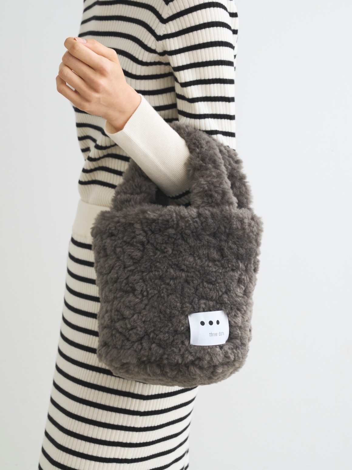 Upcycled eco fur tote bag|スリードッツ オフィシャルオンラインショップ