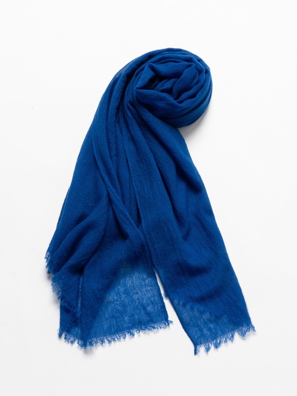 Airy cashmere wrap