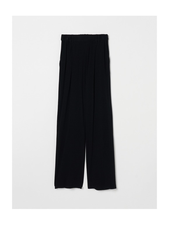 Travel line tuck pant