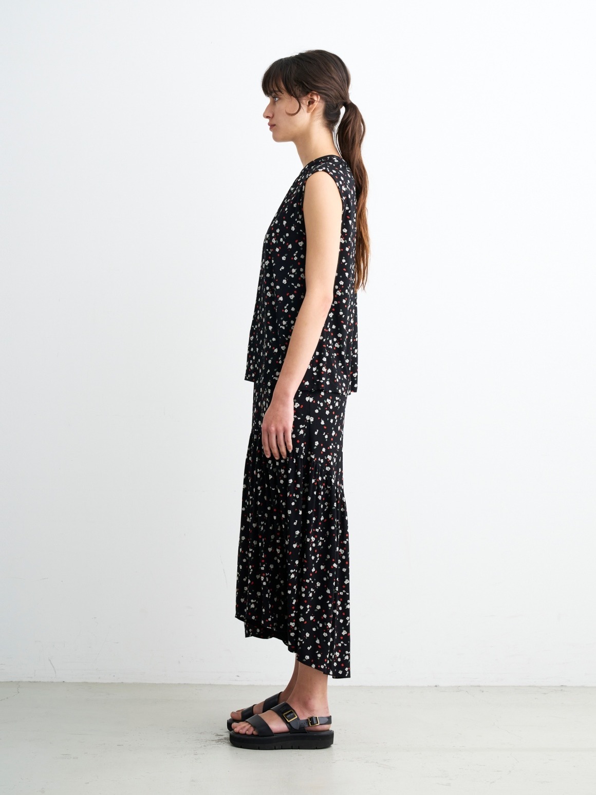Travel line sleeveless top｜スリードッツ オフィシャルオンライン 