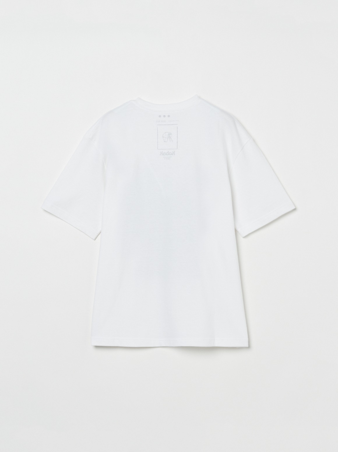 Graphic tee by AKIRA KOBAYASHI｜スリードッツ オフィシャル