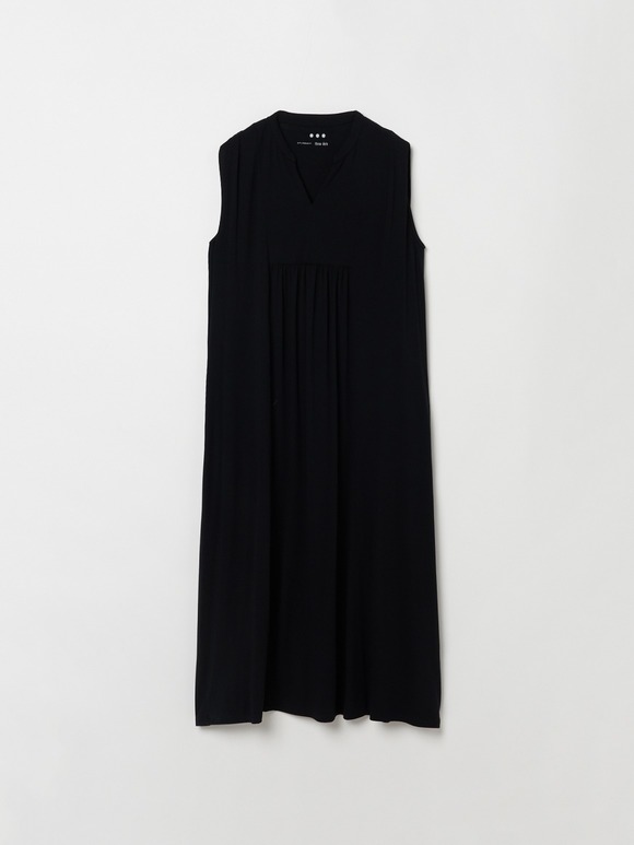 Travel line gather dress