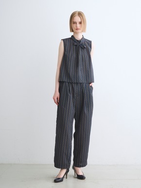 Dry twill curvy pants 詳細画像