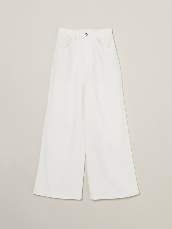 Center marked baggy pants