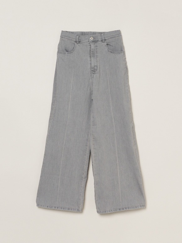 Center marked baggy pants
