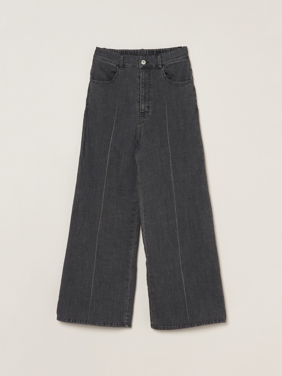 Center marked baggy pants