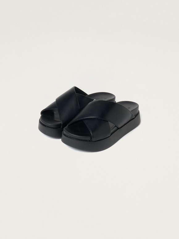 Sporty sandal cross sandal