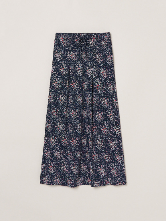 Travel line long skirt